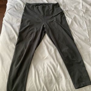 2/20$YOGALICIOUS 7/8 leggings (Charcoal grey)